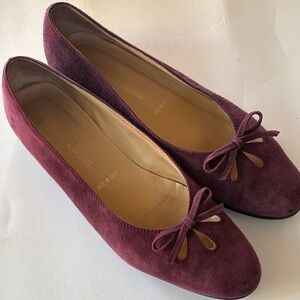 Amalfi Purple Suede flat with bows. Women’s 9
